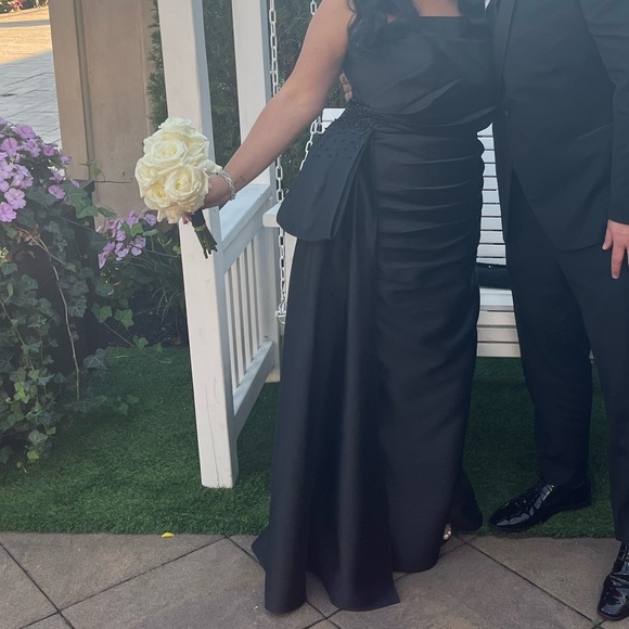 Dress - Picture 2 of 3